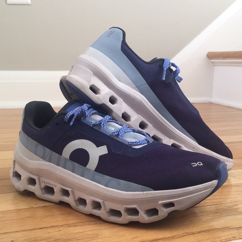 Women’s On Monster Cloud Running Shoes size 10.5